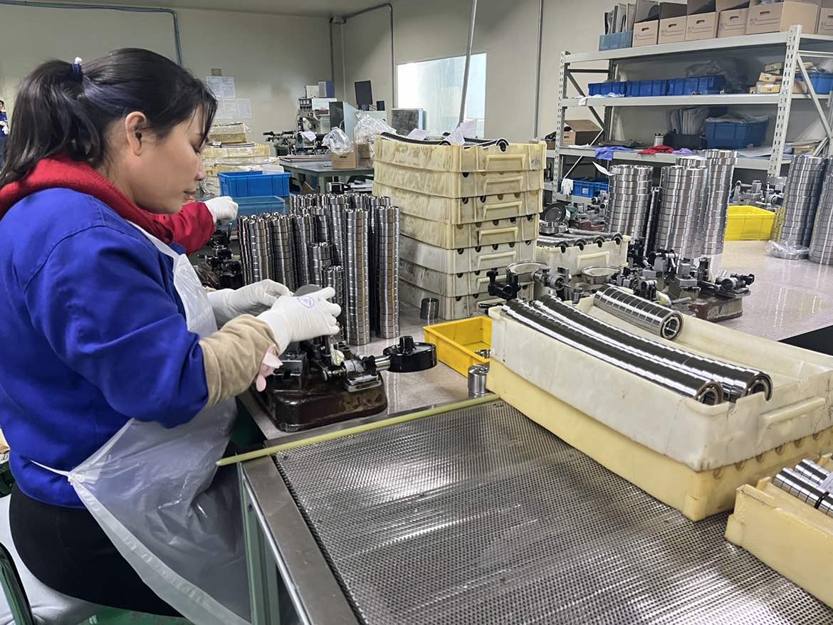 37年主轴轴承厂家告诉您：主轴结构与密封对机床的影响有多大！