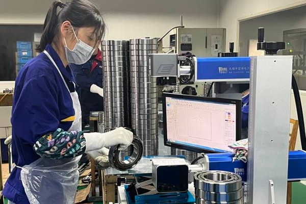 铣床轴承卡死怎么处理？